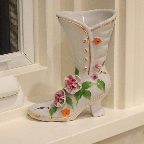 Royal Crown Other - Vintage Victorian Style Royal Crown Porcelain Boot Collectible Shoe Vase Decor